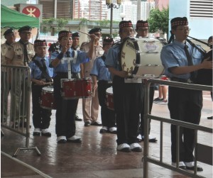 小鼓帶嘉賓進場